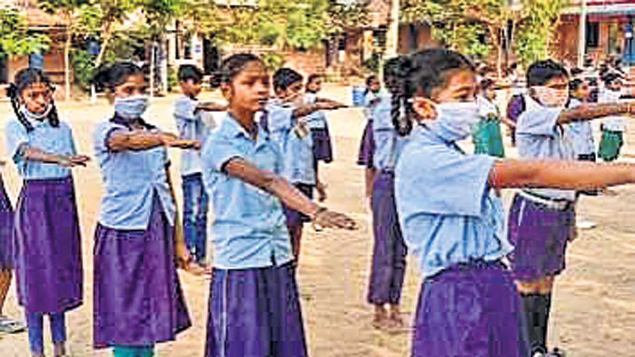44% మందికే యూనిఫామ్‌