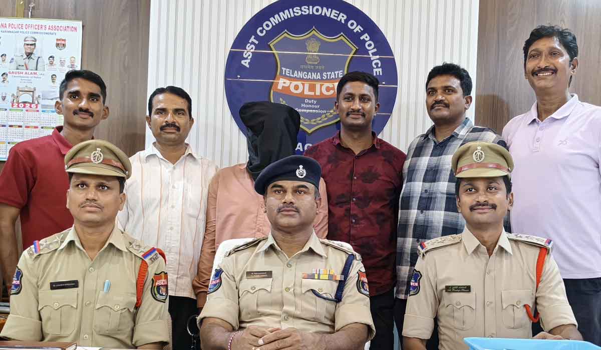 Gangadhara | గంగాధరలో దోపిడీలకు పాల్పడుతున్న అంతర్‌జిల్లా ముఠా అరెస్టు.. వివరాలు వెల్లడించిన ఏసీపీ విజయ్‌కుమార్‌