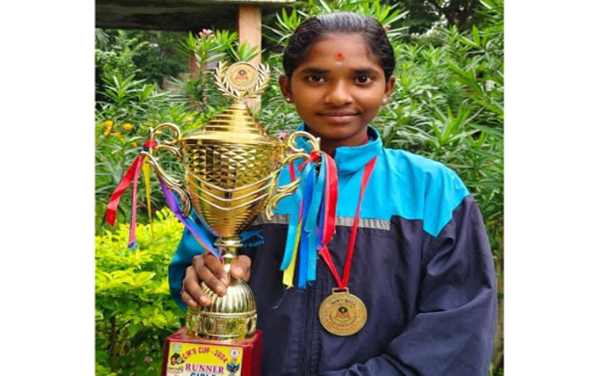 జాతీయ సాఫ్ట్‌బాల్‌ పోటీలకు పోతిరెడ్డి వర్షిత ఎంపిక