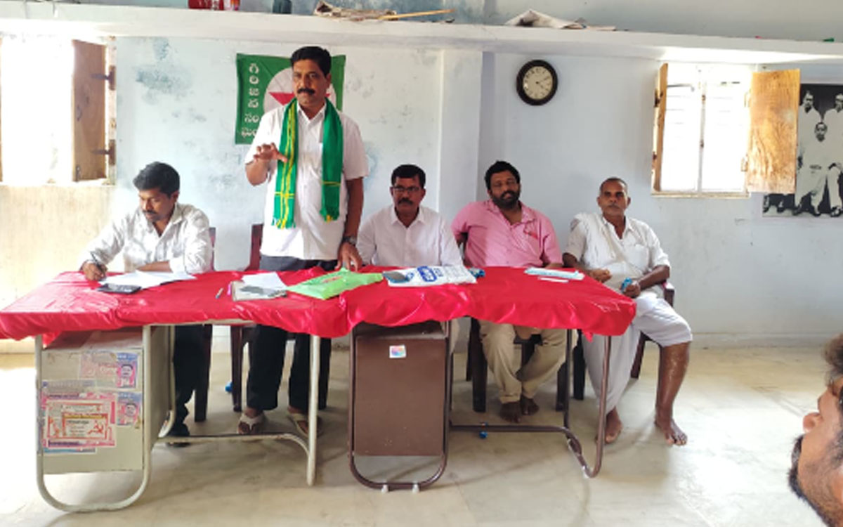 ‘గిరిజన హక్కులను కాలరాస్తున్న కేంద్రం.. మాట తప్పిన రాష్ట్ర ప్రభుత్వం’