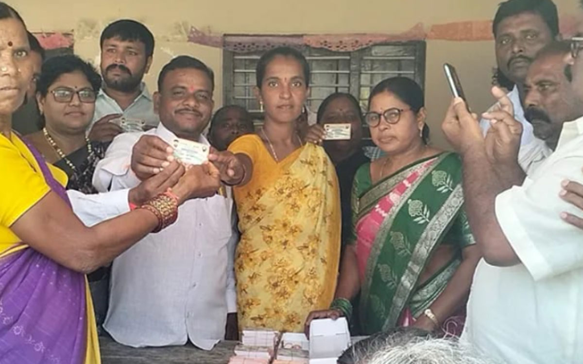 ‘స్మార్ట్ రేషన్ కార్డులను ప్రజలు సద్వినియోగం చేసుకోవాలి’