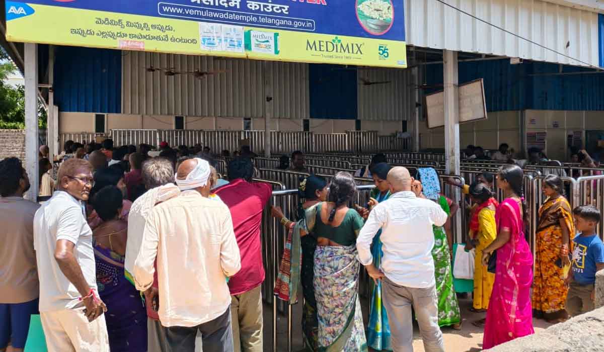 Vemulawada | వేములవాడలో నిండుకున్న లడ్డు ప్రసాదం..!
