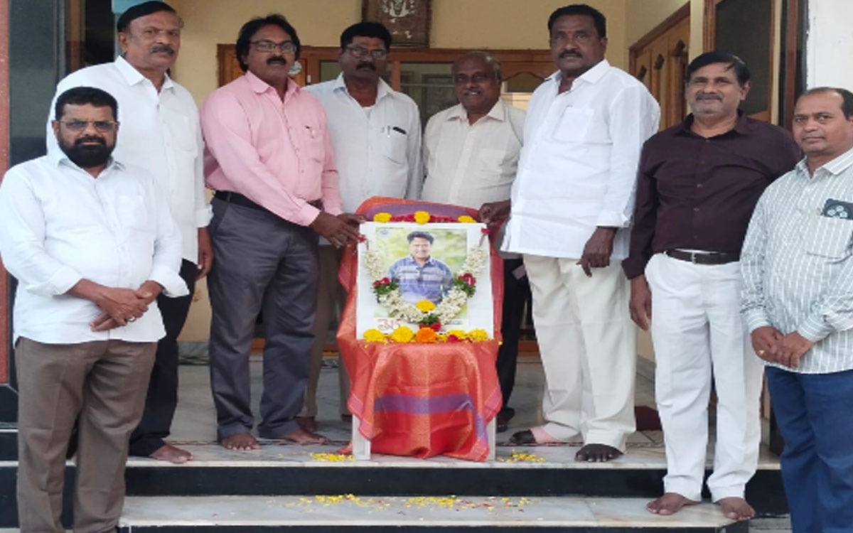 "నవ్వుల రారాజు వేణుమాధవ్"