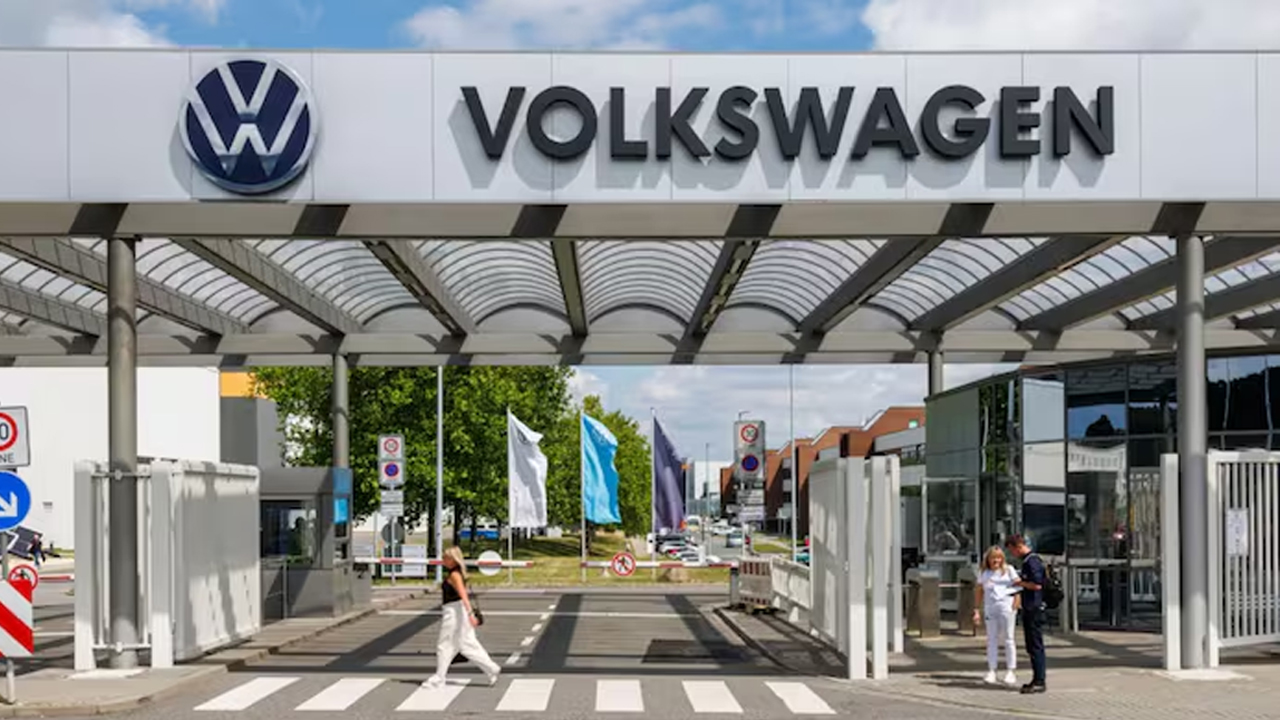 Volkswagen | ఫోక్స్‌వ్యాగన్‌లో భారీగా ఉద్యోగాల కోత.. లక్ష మందిని తీసేస్తామని ప్రకటన