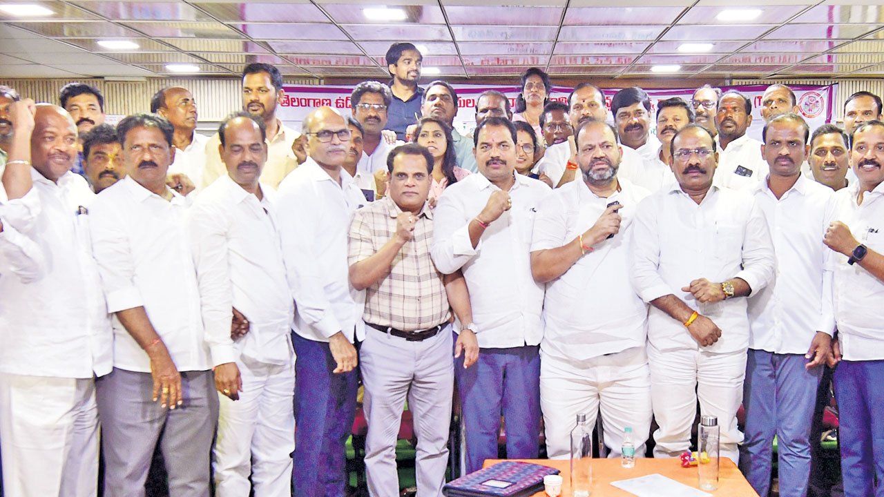 తగ్గేదేలే..కొట్లాడుదాం!