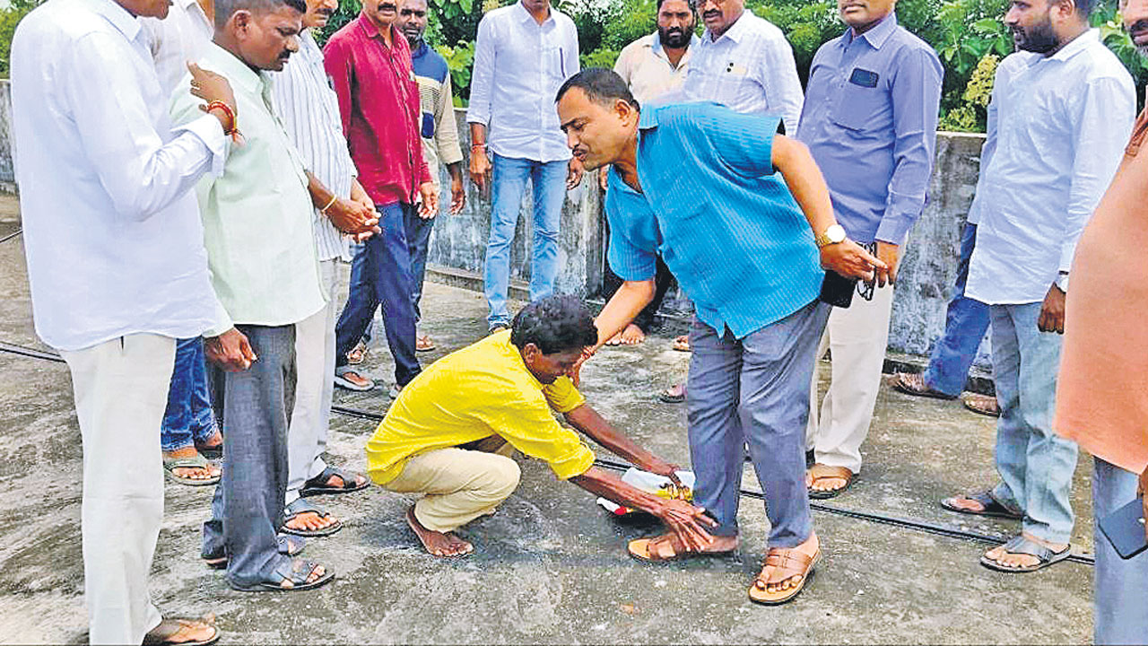 పింఛన్‌ ఇస్తరా? సావుమంటరా?