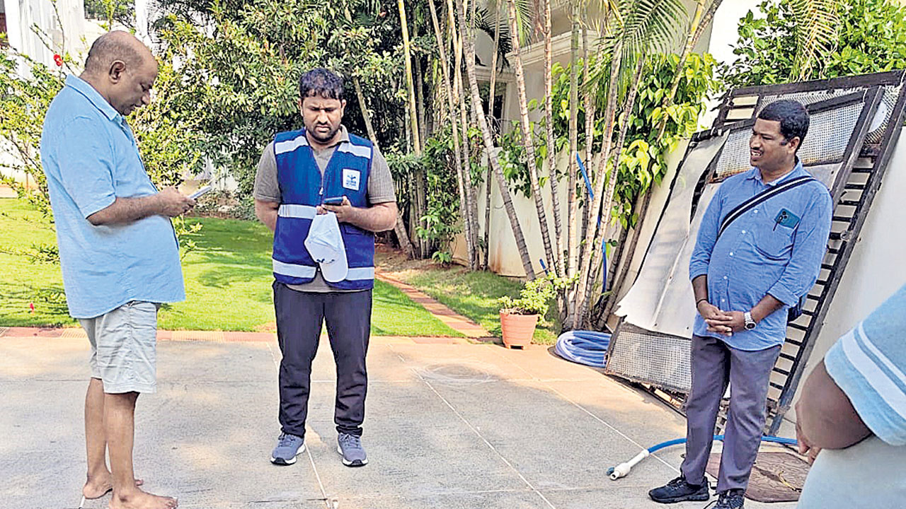 తాగునీరు వృథా.. పలువురికి జరిమానా