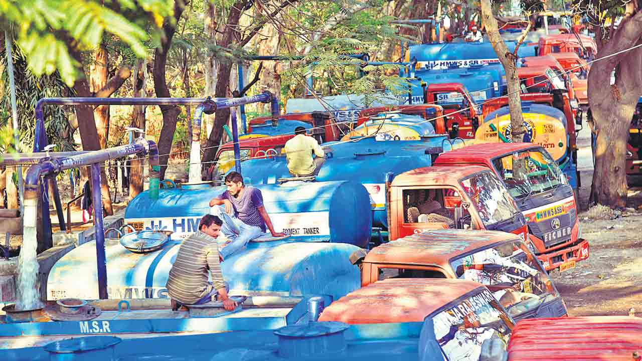 నీళ్ల ట్యాంకర్లకు మస్తు డిమాండ్‌