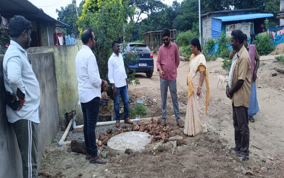 నెల రోజుల్లోగా వీవో భవన నిర్మాణం పూర్తి చేయాలి : జడ్పీ సీఈఓ నాగలక్ష్మి