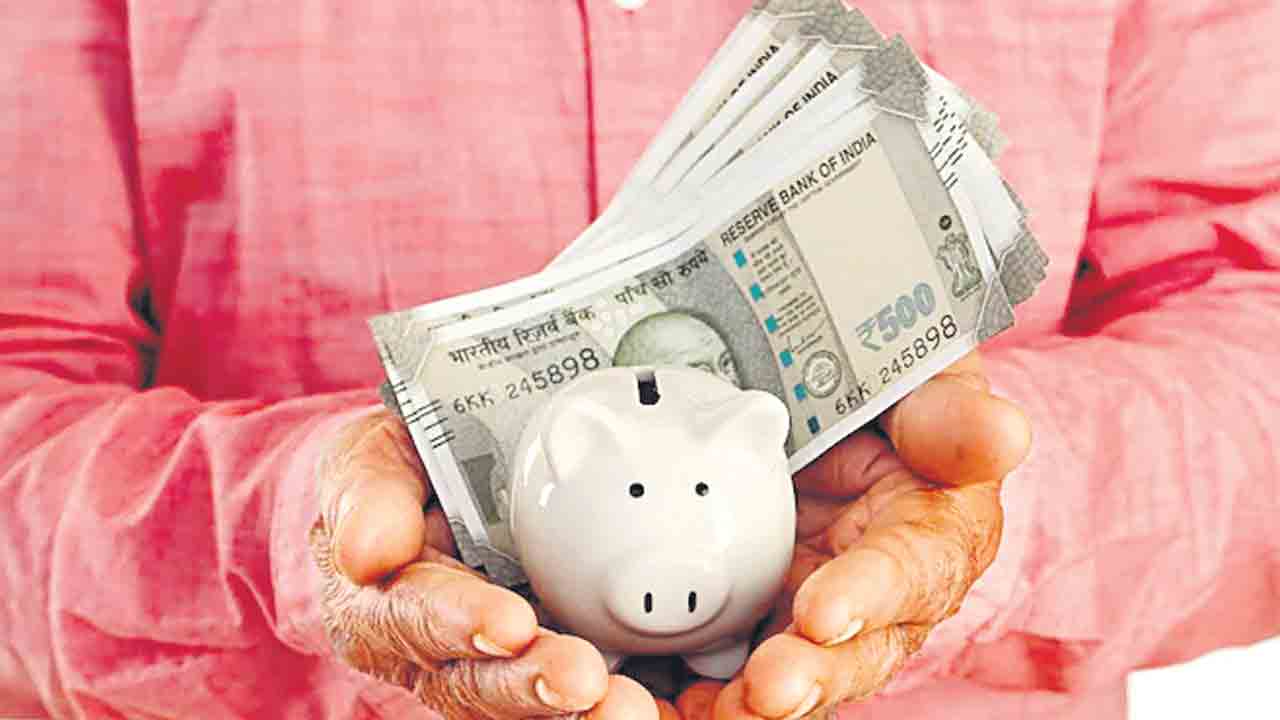 చిన్నమొత్తాలపై వడ్డీరేట్లు యథాతథం