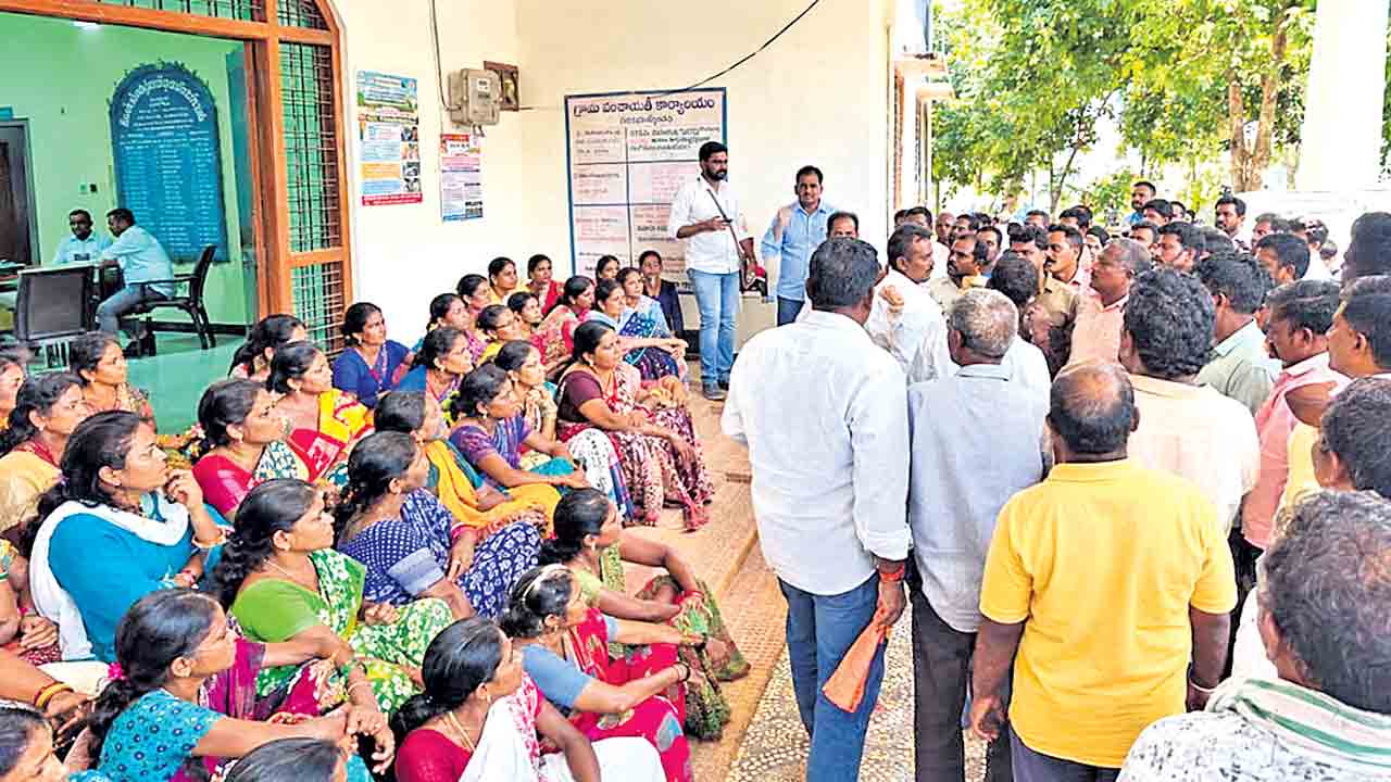 భీమ్‌గల్‌ ఎంపీడీవో కార్యాలయం ముట్టడి