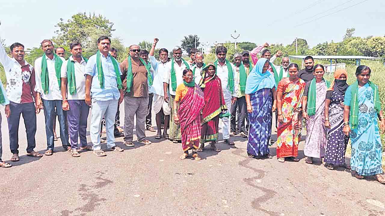 మా భూములనే మింగేస్త్తరా?