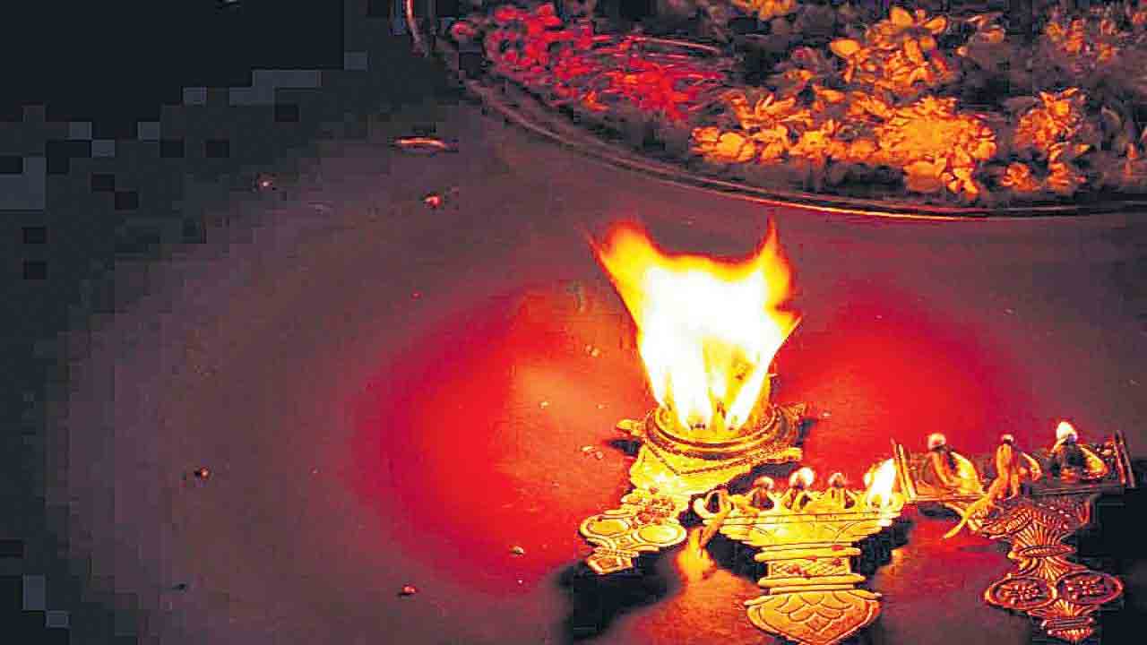 ధూప దీపాలకు నిధులు కరువు!