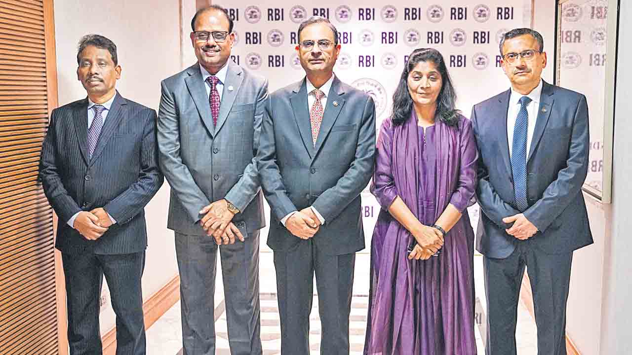 వడ్డింపులు షురూ.. పావు శాతం పెరిగిన రెపోరేటు