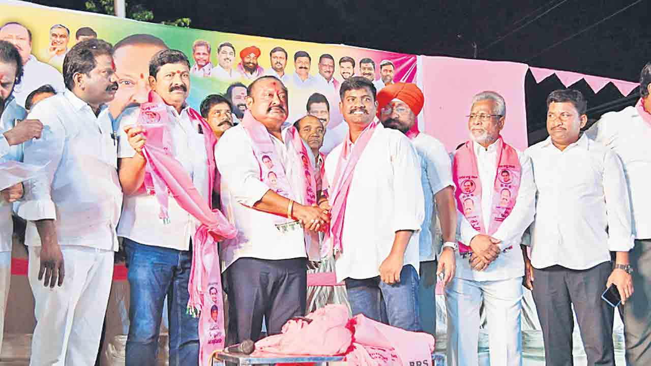బీఆర్‌ఎస్‌లో భారీగా చేరికలు