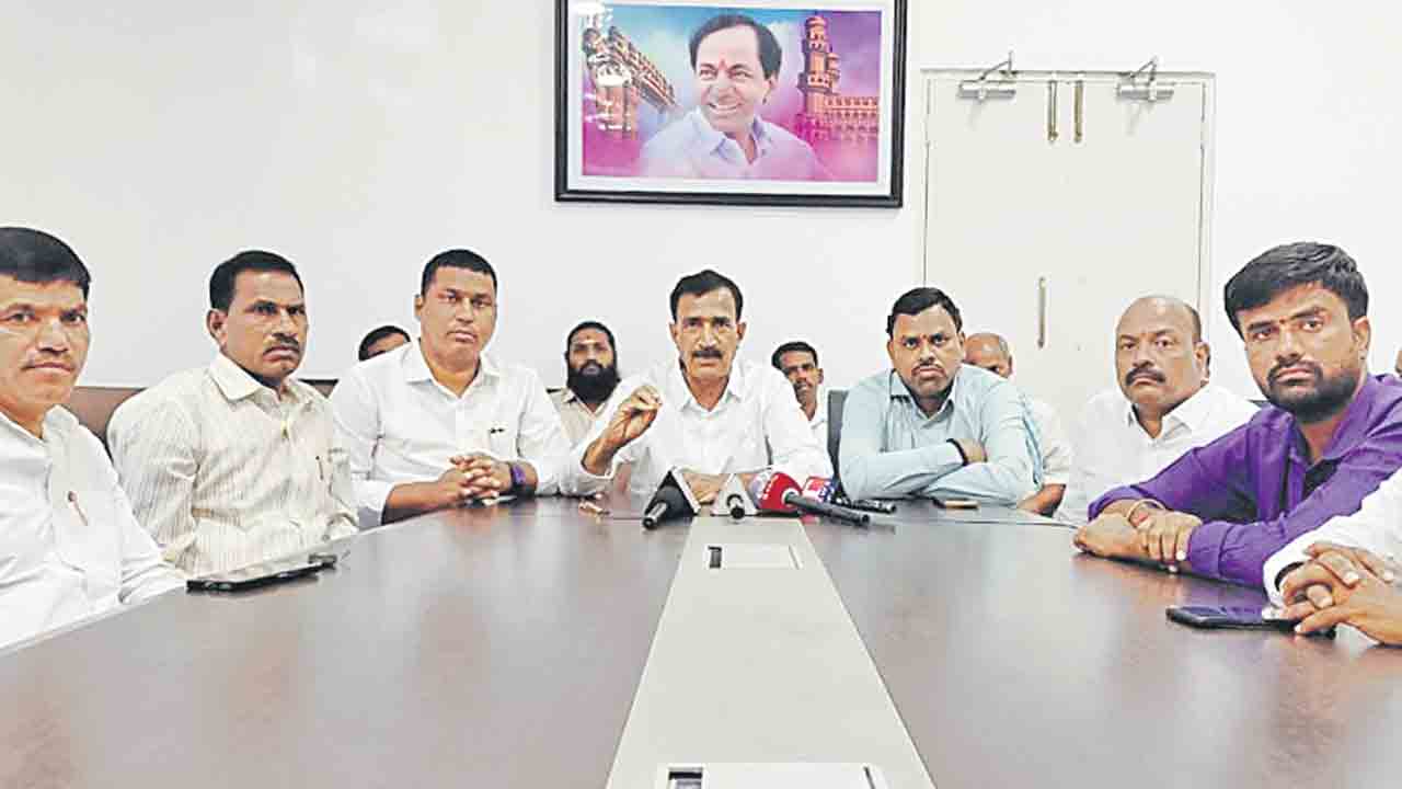 సీఎం రాజీనామా చేయాలి