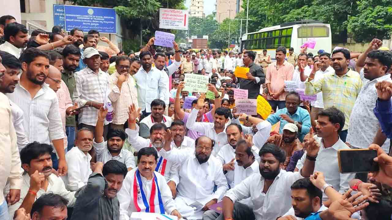‘ఆదర్శ’ ఉద్యోగుల సమస్యలు పరిష్కరించాలి