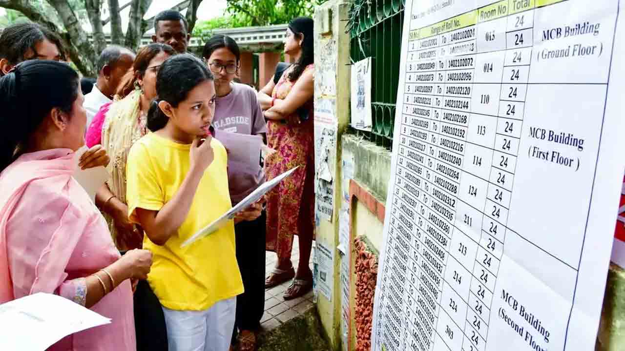 ఆలస్యంగా వచ్చినా పరీక్ష రాయనివ్వాలి
