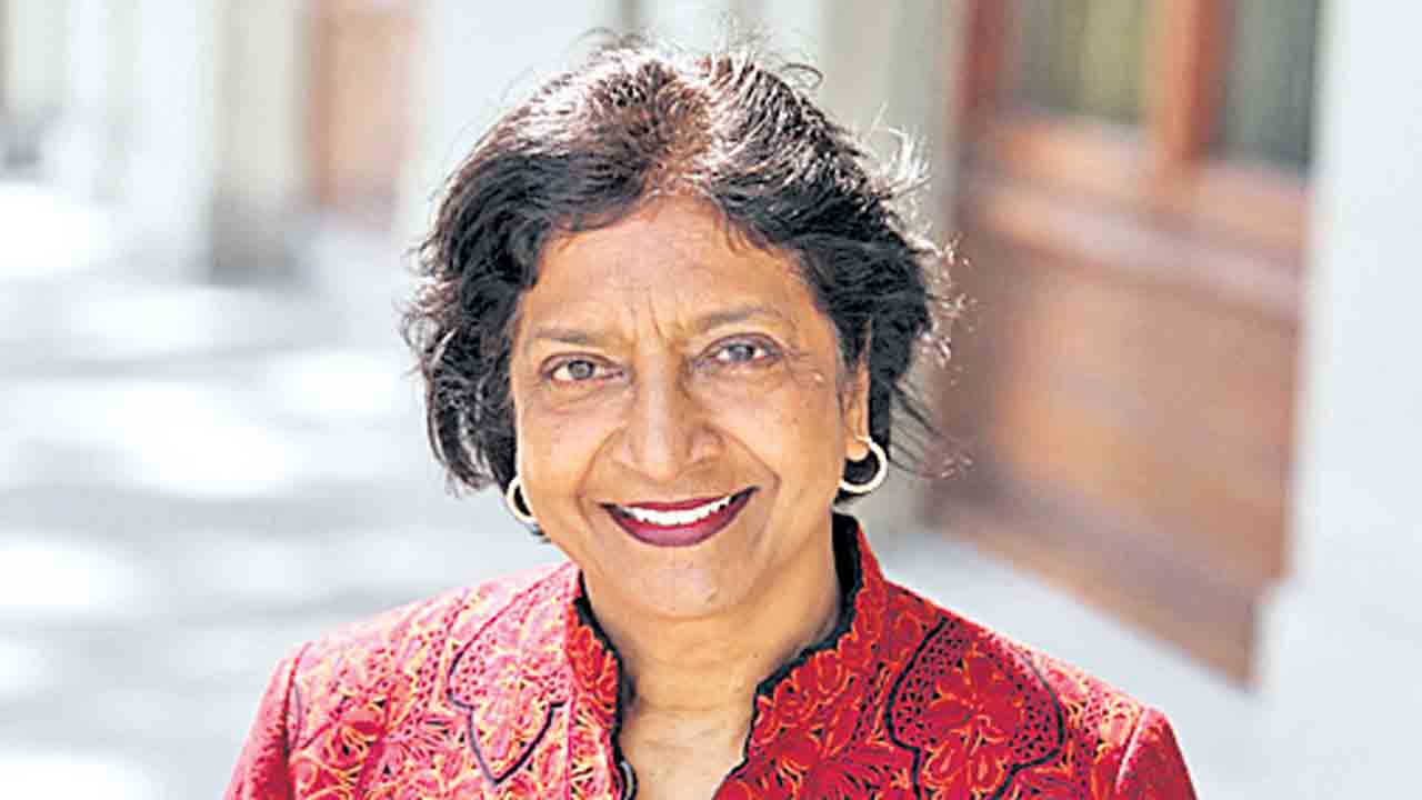 నవీ పిళ్లై 2026 ‘శాంతి’ కిరీటం