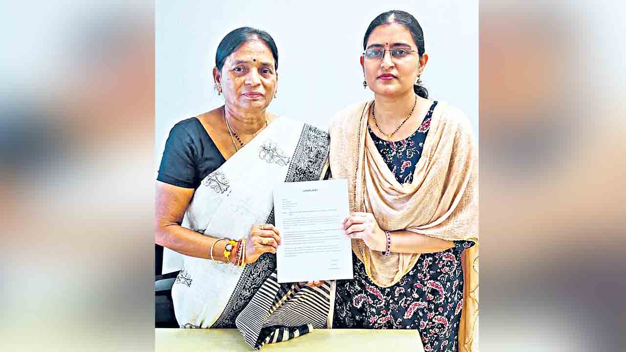 గజల్సింగర్ హిమజకు వేధింపులు