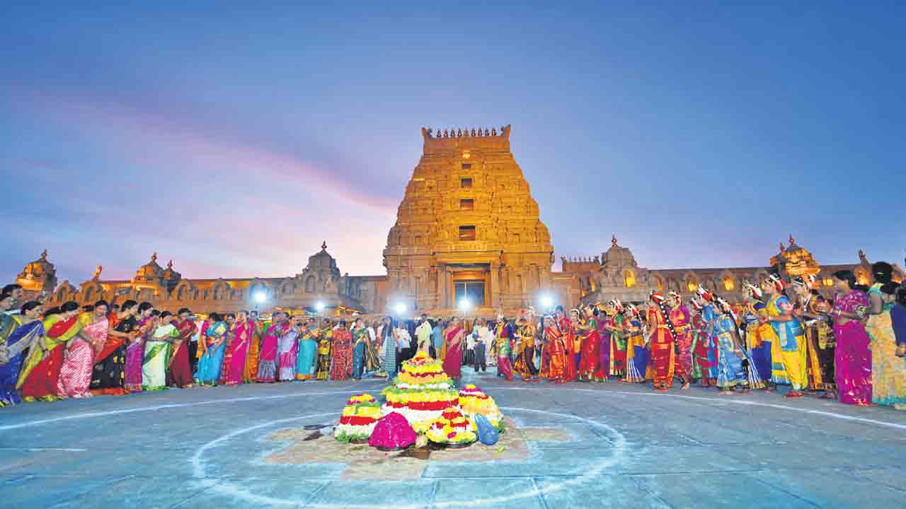ప్రకృతి పాడిన జీవనాదం బతుకమ్మ