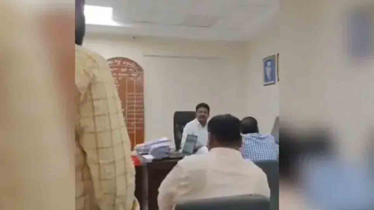 గజ్వేల్‌ తహసీల్దార్‌ సస్పెన్షన్‌