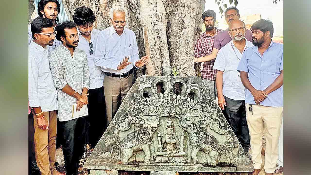 మెదక్‌లో అరుదైన ‘గజలక్ష్మి’ శిల్పం