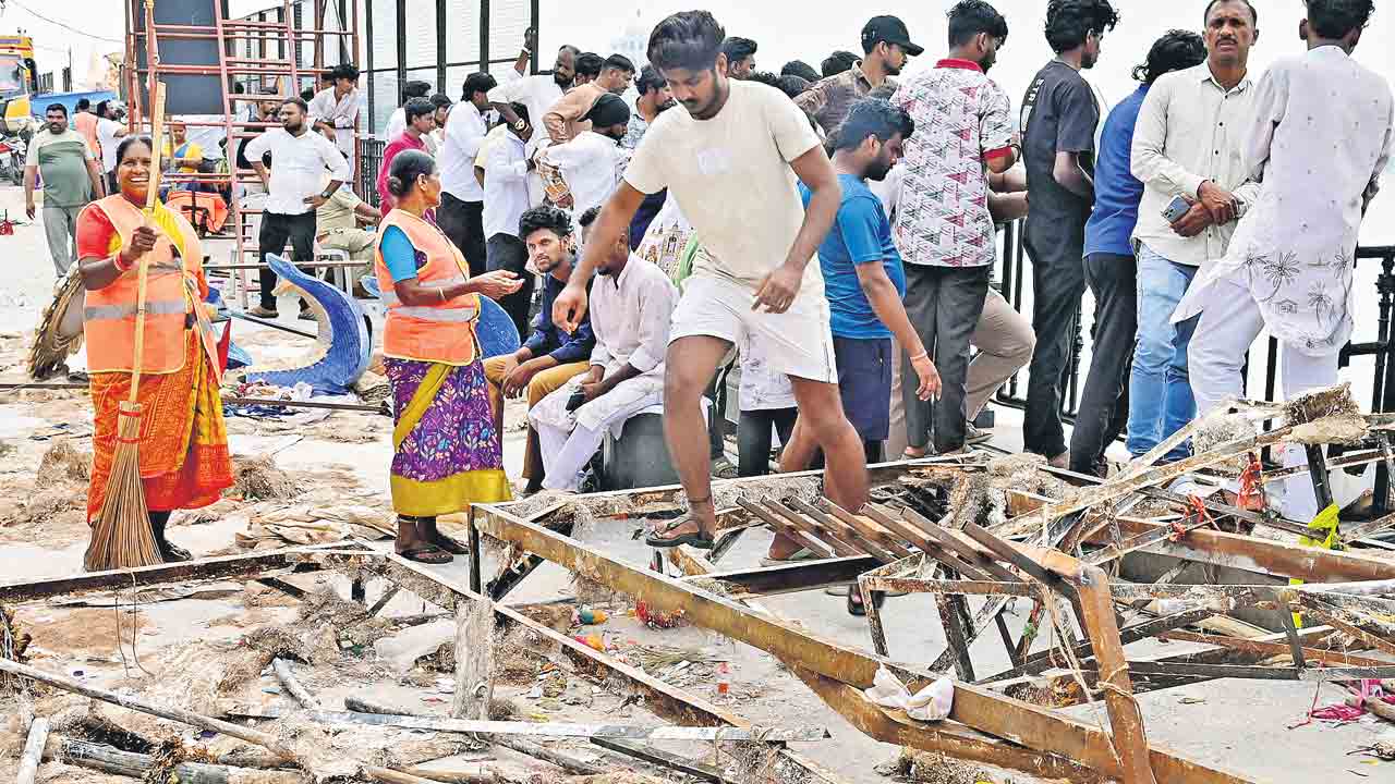 నిమజ్జన లోహ వ్యర్థాలపై నిర్లక్ష్యం.. జీహెచ్‌ఎంసీ, హెచ్‌ఎండీఏ ఉదాసీనత