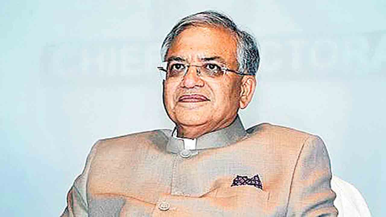 నిరసనలతో ఈసీ వెనుకడుగు!