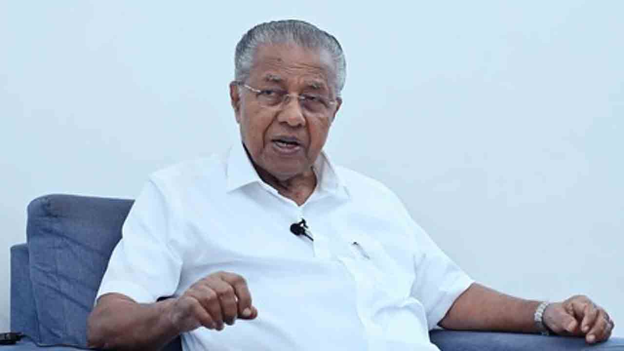 కేరళ మాజీ సీఎం విజయన్‌కు ఈడీ నోటీసులు