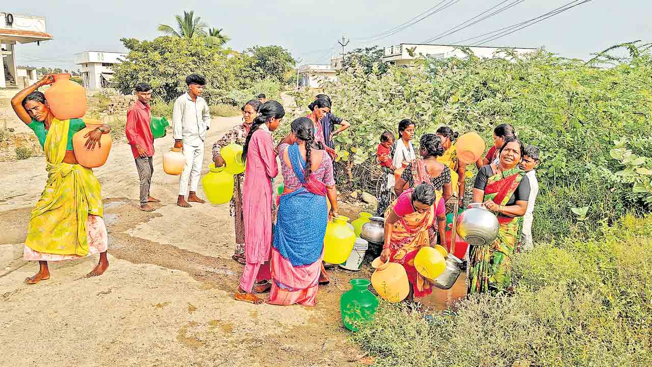 నారాయణపేట జిల్లా వడ్వాట్‌లో తాగునీటి కష్టాలు