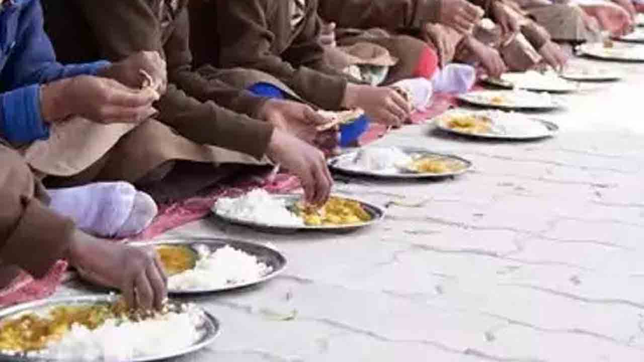 ఫుడ్‌పాయిజన్‌తో 20 మందికి అస్వస్థత