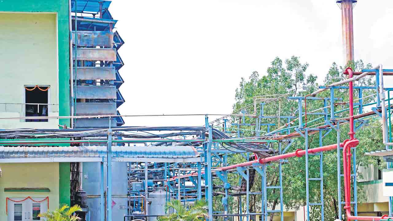 రసాయన పరిశ్రమలో గ్యాస్‌ లీకై ఇద్దరి మృతి