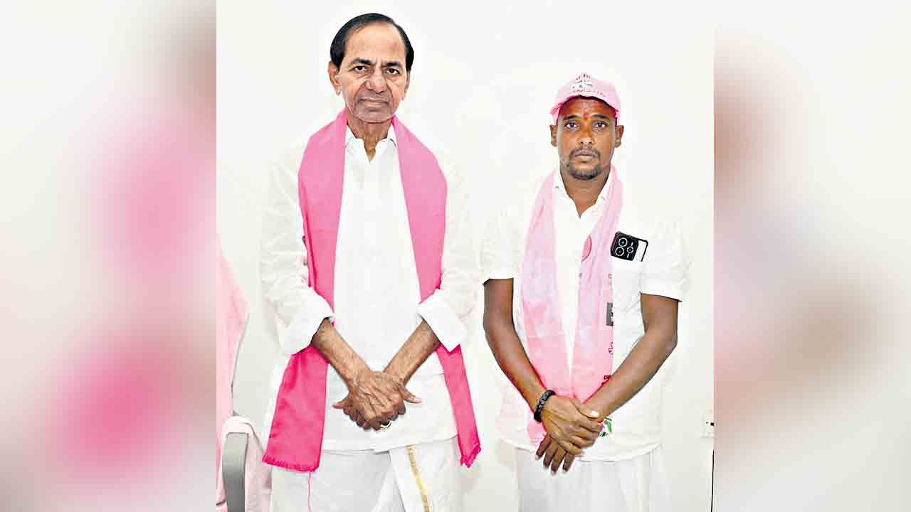 సారే సీఎం కావాలని.. అభిమానుల పాదయాత్ర.. దేవుండ్లకు మొక్కులు