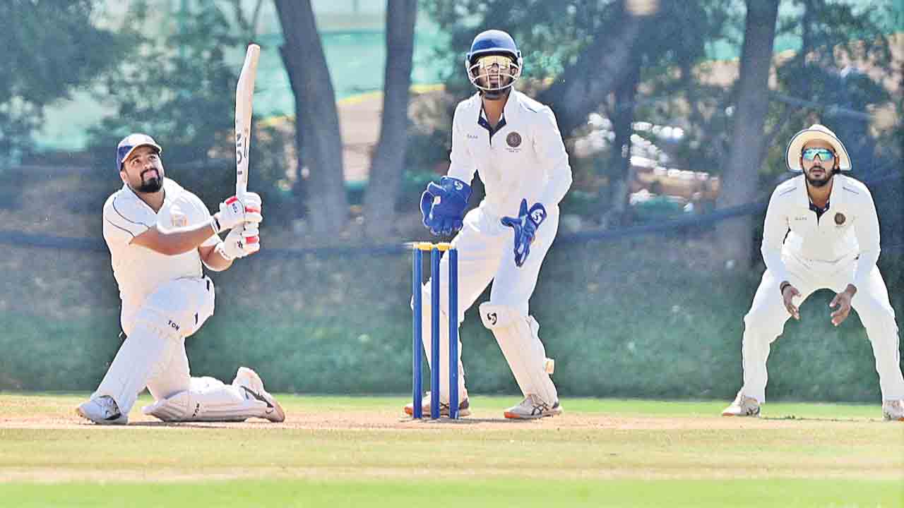 పంజాబ్‌ 289/6.. రక్షణకు రెండు వికెట్లు హైదరాబాద్‌తో రంజీ పోరు