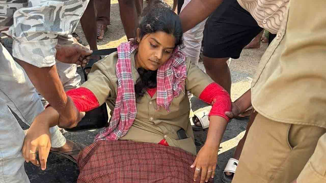 కండక్టర్‌ ప్రవళికకు ఆర్టీసీ అండ : ఈడీ వెంకన్న