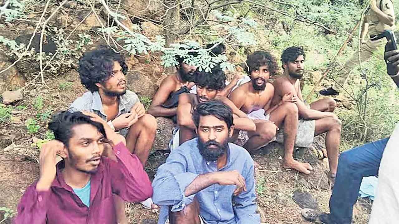 మూర్ఛ నాటకమాడి  17 మంది ఖైదీల పరారీ