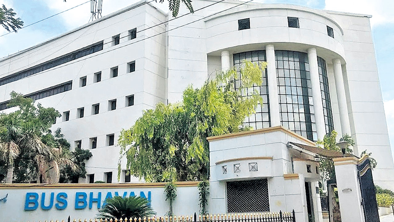 ఆర్టీసీ కార్మికలోకం కుతకుత