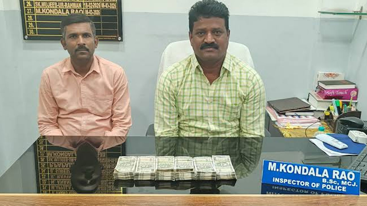 ఏసీబీ వలలో సీఐ, హోంగార్డు