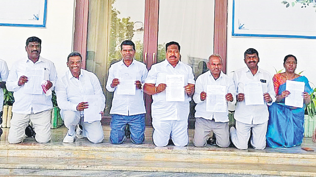 మాజీ సర్పంచుల పెండింగ్‌ బిల్లులు చెల్లించాలి