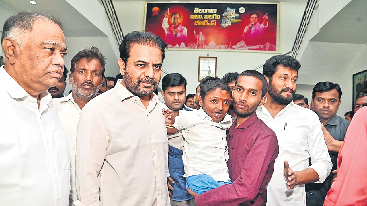కేసీఆరే మా నాయకుడు !