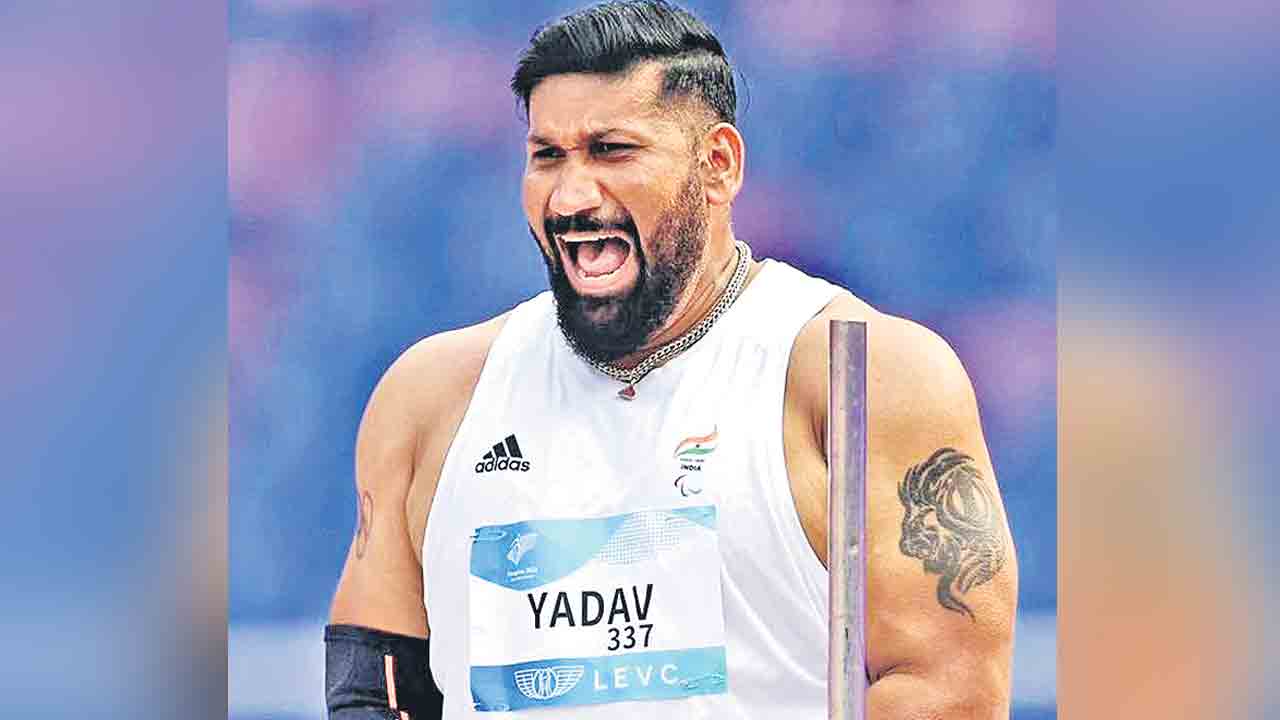 భారత పారా అథ్లెట్‌ నీరజ్‌ ఆత్మహత్య