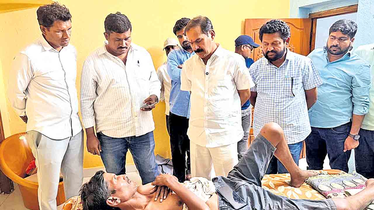 కార్యకర్తలకు అండగా బీఆర్‌ఎస్‌