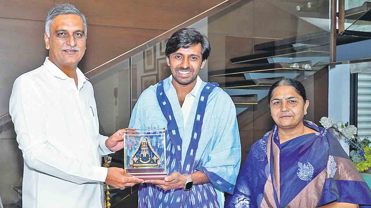 కేసీఆర్‌గారి పాత్రలో జీవించావు.. నటుడు ప్రియదర్శిని అభినందించిన మాజీ మంత్రి హరీశ్‌ రావు