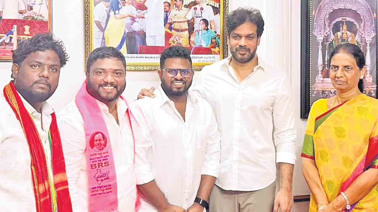 యూత్‌ కాంగ్రెస్‌కు షాక్‌.. బీఆర్‌ఎస్‌లోకి దుడ్డు ఆకాశ్‌