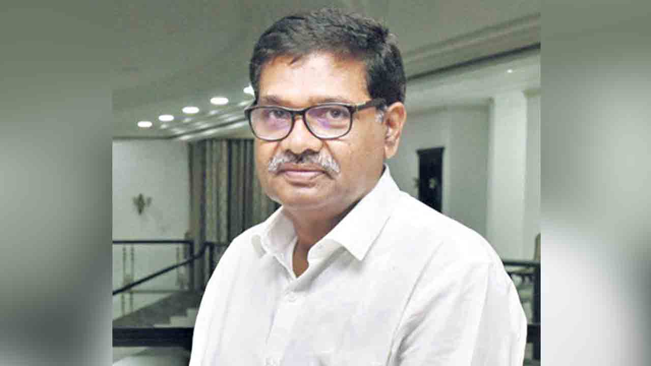 వెలుగు పత్రికకు బీఆర్‌ఎస్‌ నోటీస్‌.. మాజీ సీఎం ప్రతిష్టను దెబ్బతీసే దుష్టప్రయత్నం