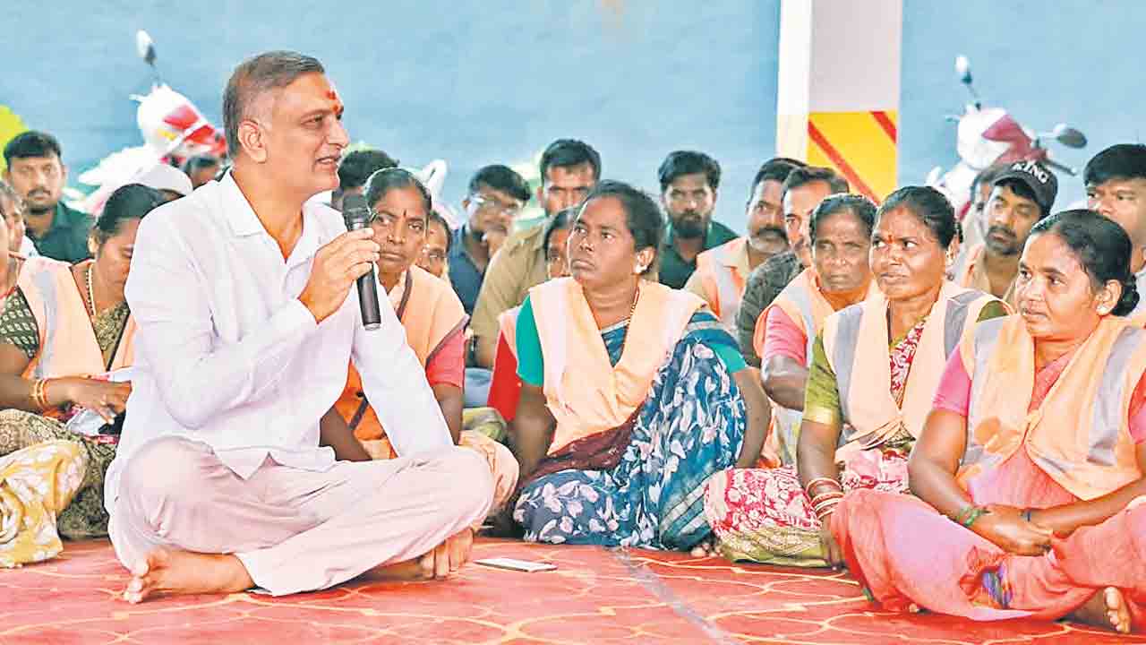 ‘మున్సిపల్‌’ జీతాలు పెంచేదెప్పుడు.. మూడేండ్లుగా నయాపైసా పెంచని కాంగ్రెస్‌ ప్రభుత్వం