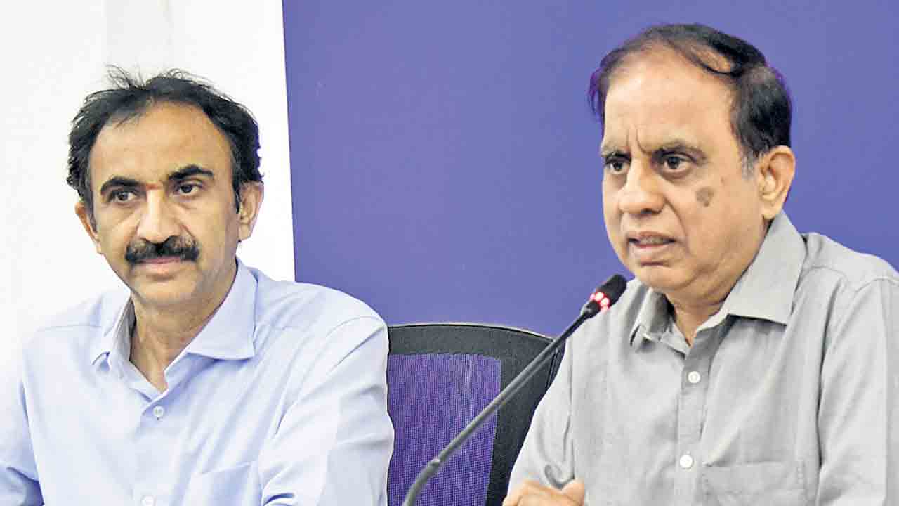 ఓటర్ల ఇంటి వద్దకే బీఎల్వోలు