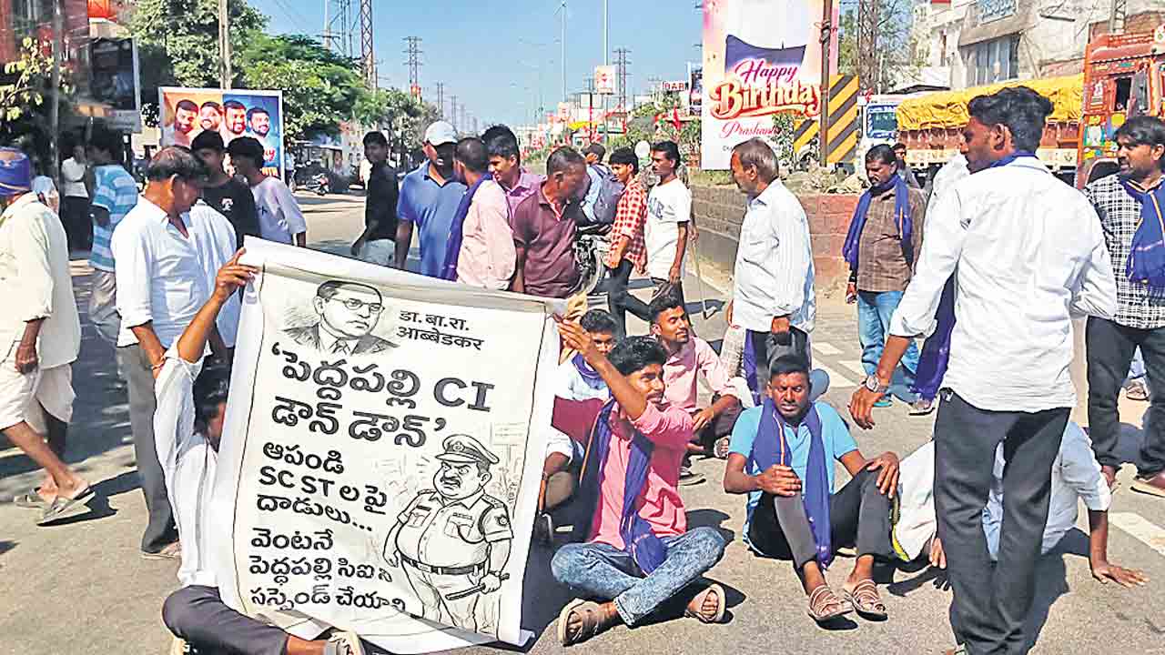 పెద్దపల్లి సీఐని సస్పెండ్‌ చేయాల్సిందే