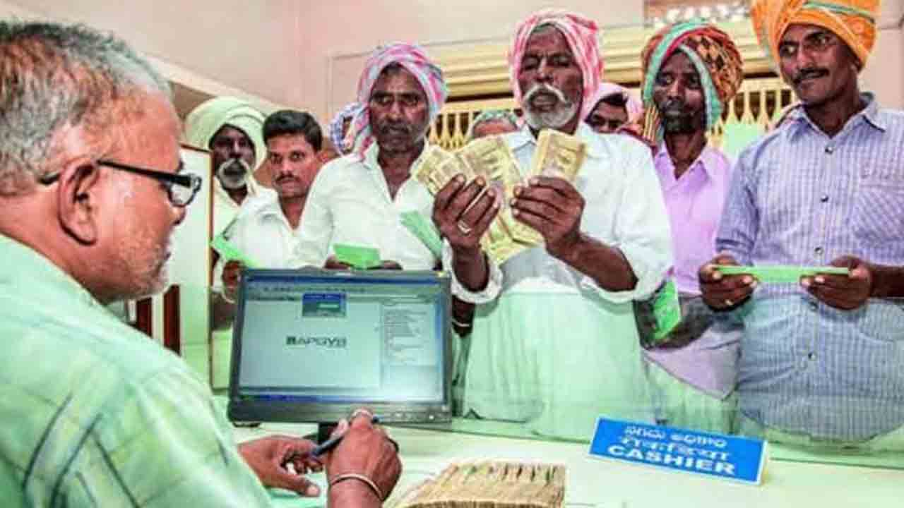 సహకార సంఘంలో గోల్‌మాల్‌!